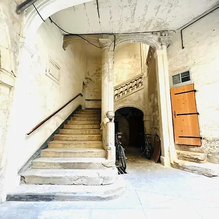 Courbet's Bachelor Pad Montpellier