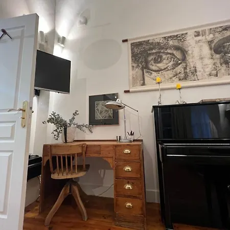 Courbet's Bachelor Pad Daire Montpellier