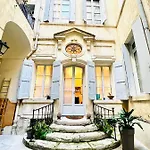 Courbet's Bachelor Pad