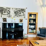 Apartamento Courbet's Bachelor Pad