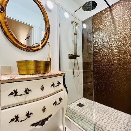 Courbet's Bachelor Pad Montpellier