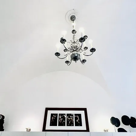 Courbet's Bachelor Pad Apartmán