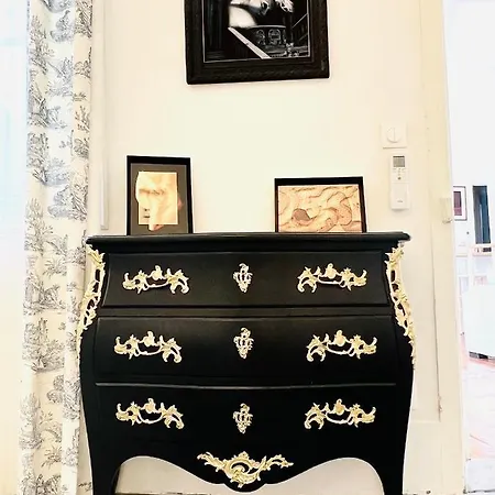 דירה Courbet's Bachelor Pad מונפלייה