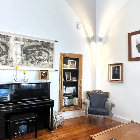 Courbet's Bachelor Pad Apartment *