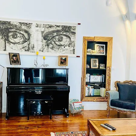 アパート Courbet's Bachelor Pad