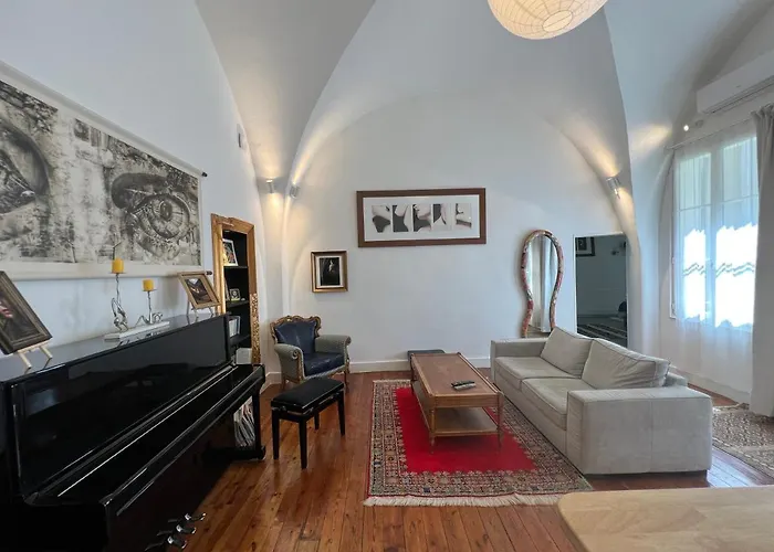 Courbet's Bachelor Pad Apartment